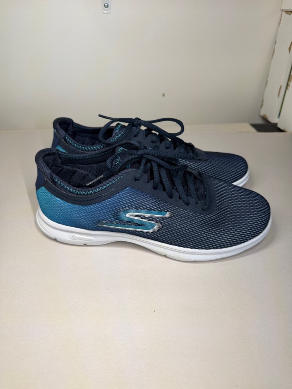 Skechers Men's Navy and Teal Mesh Lace-Up Athletic Sneakers